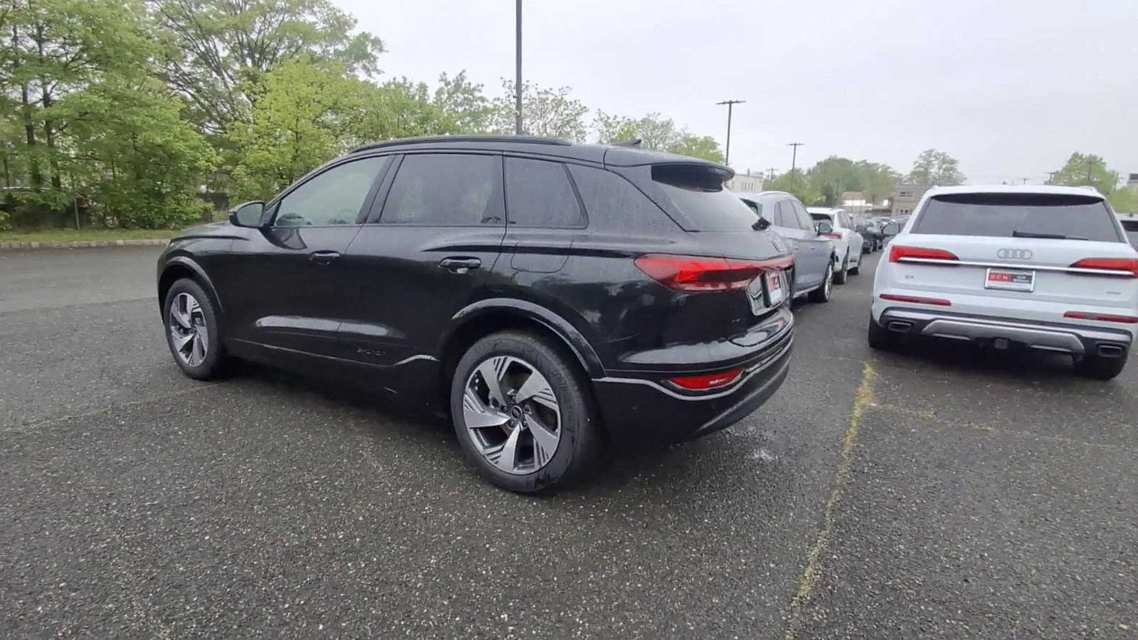Thumbnail: 2025 Audi Q6 e-tron - 6