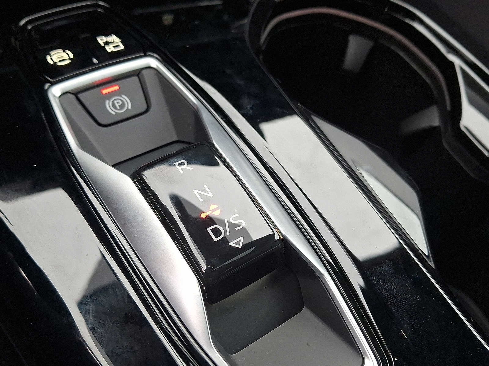 Thumbnail: 2025 Audi SQ5 - 14