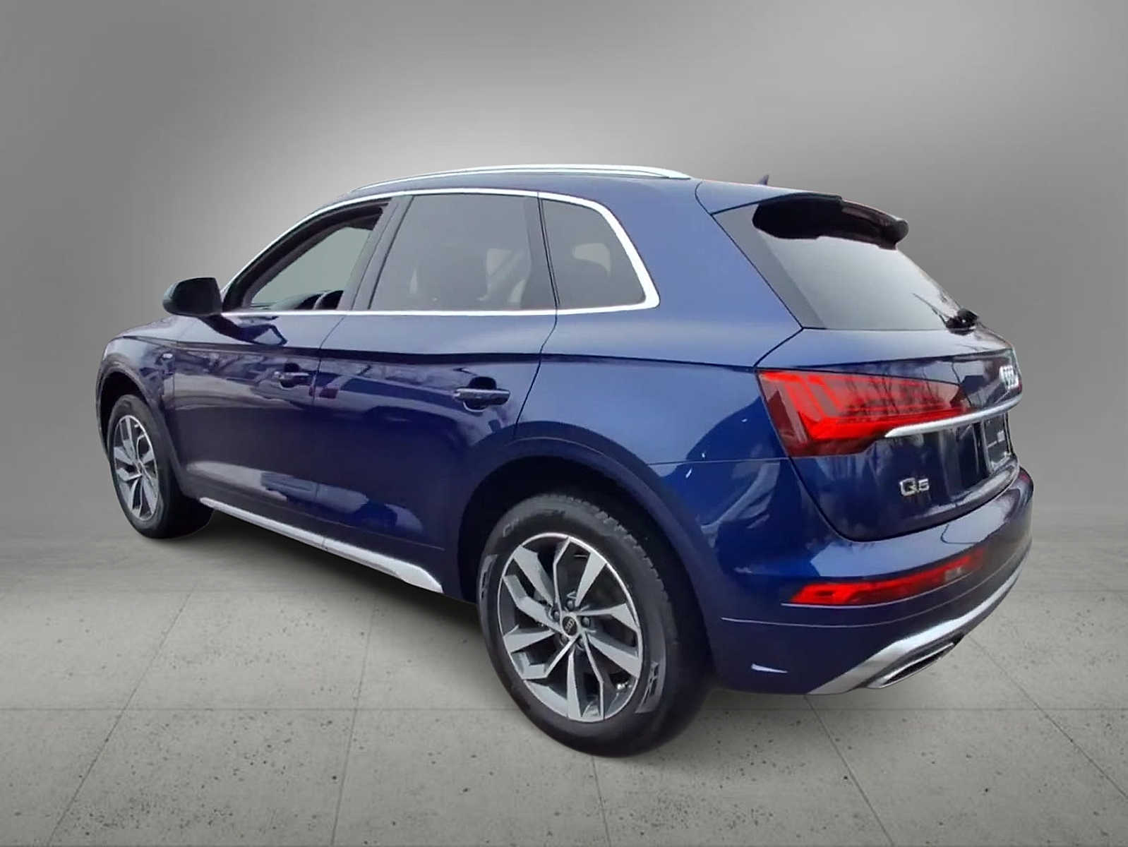 Thumbnail: 2023 Audi Q5 - 6