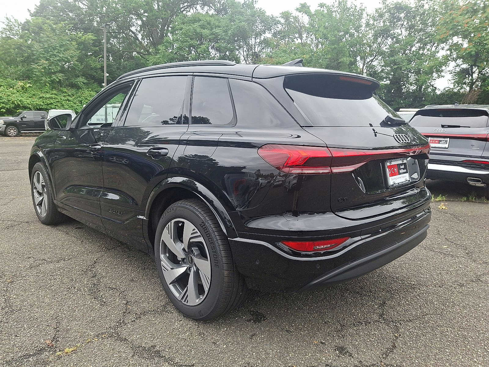 Thumbnail: 2025 Audi Q6 e-tron - 11
