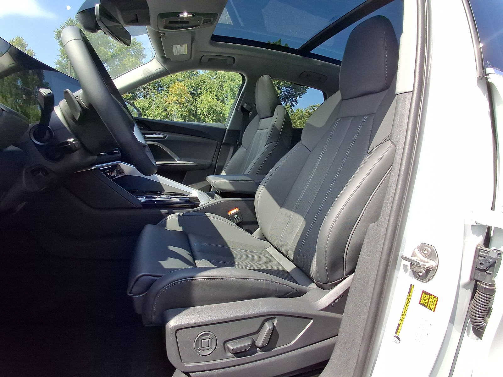 Thumbnail: 2025 Audi Q5 - 13