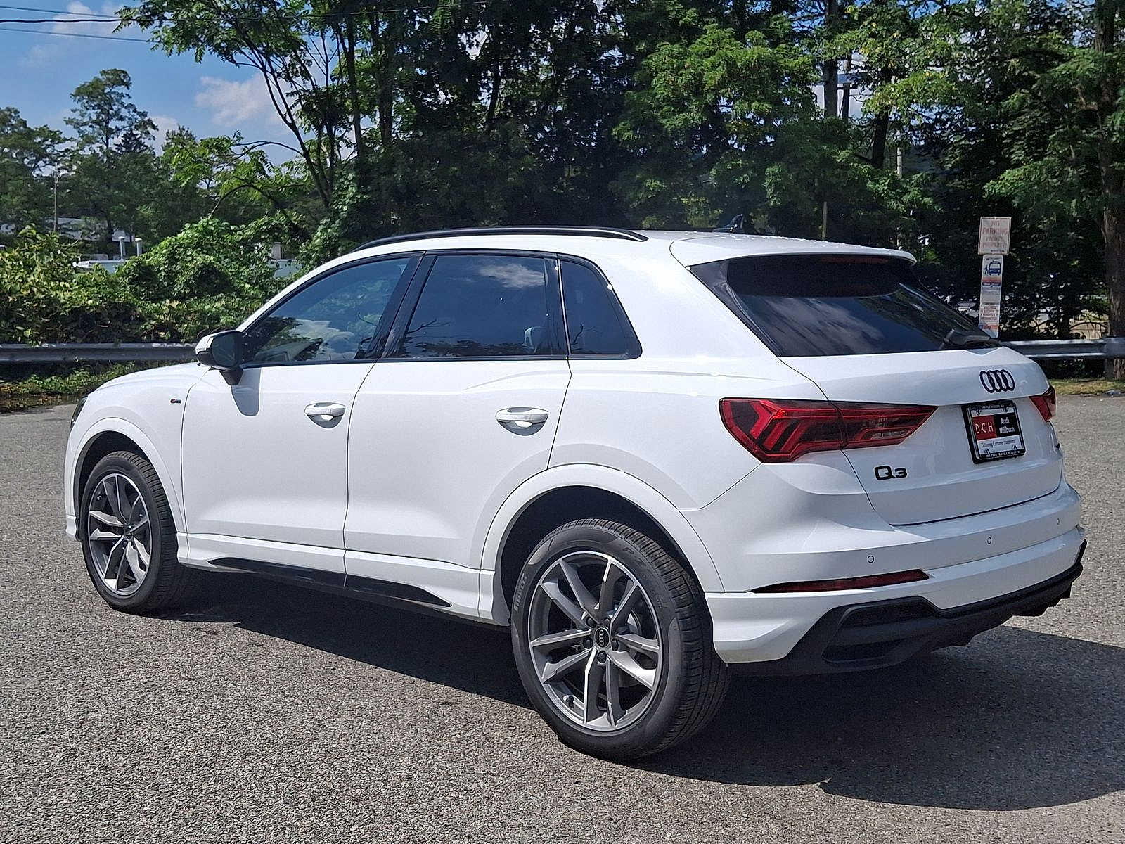 Thumbnail: 2025 Audi Q3 - 11