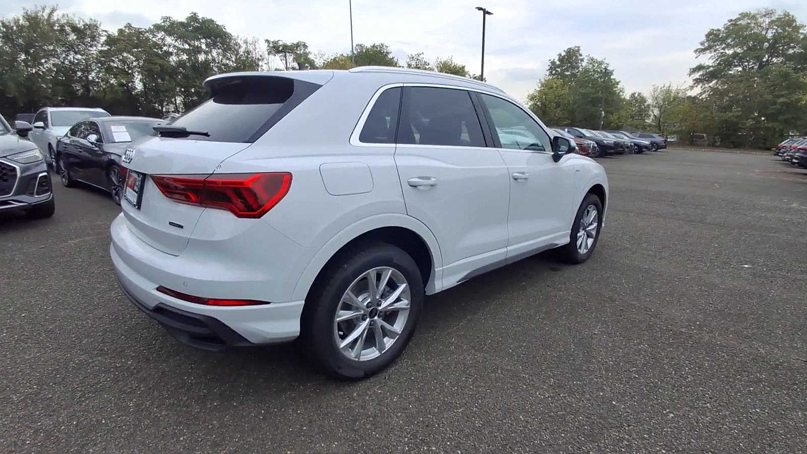 Thumbnail: 2025 Audi Q3 - 8