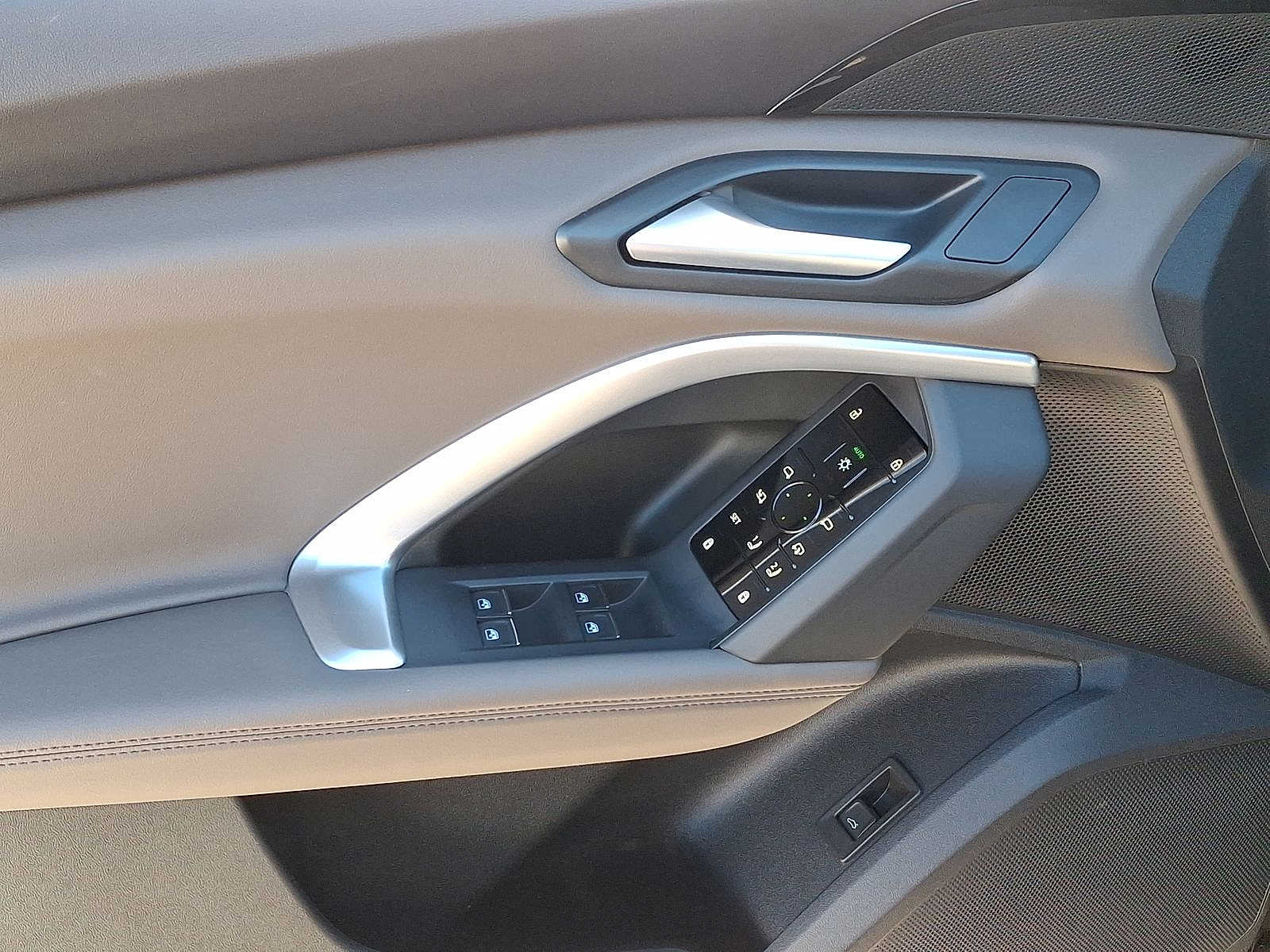 Thumbnail: 2025 Audi Q5 - 10