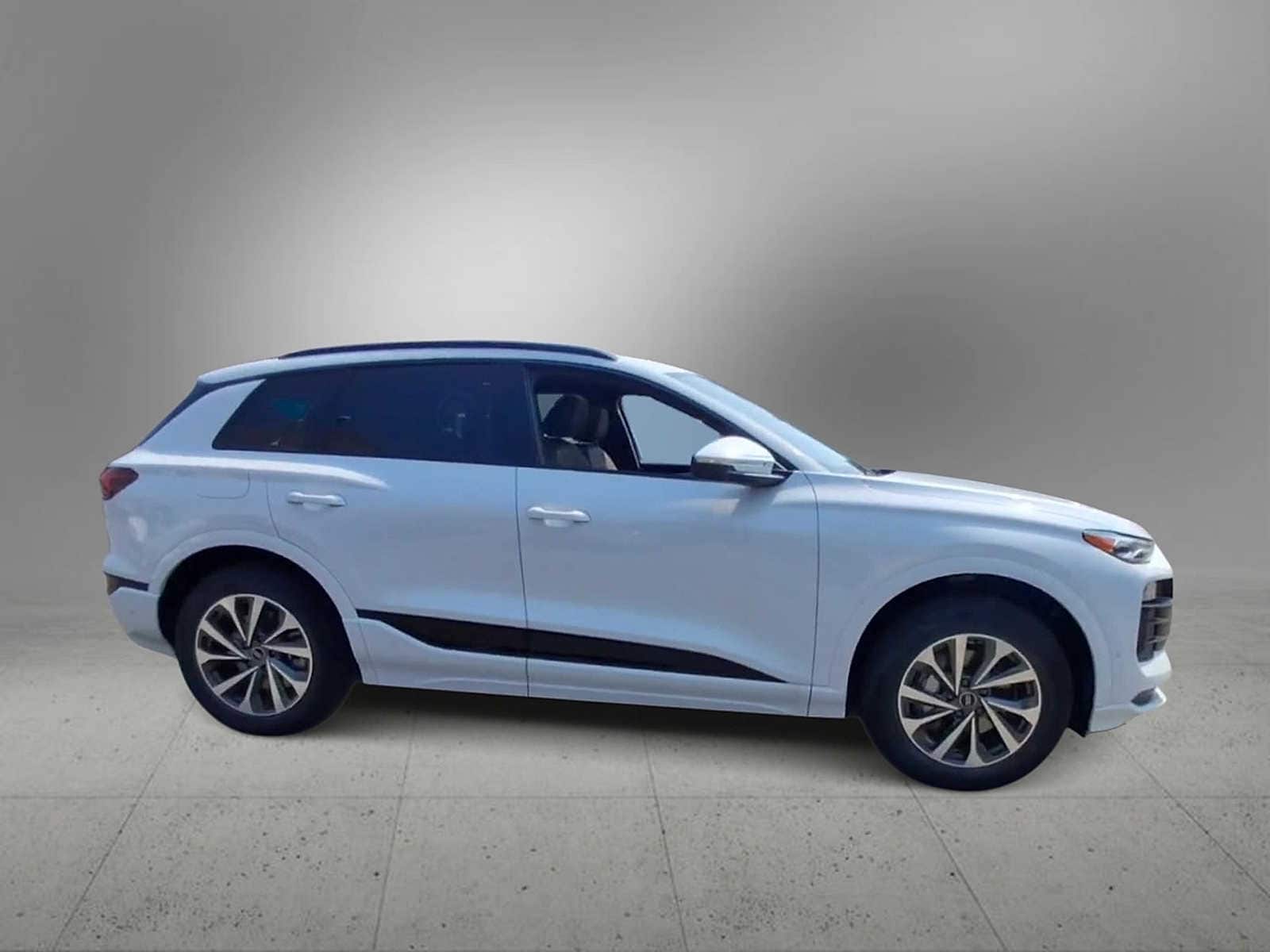Thumbnail: 2025 Audi Q6 e-tron - 9