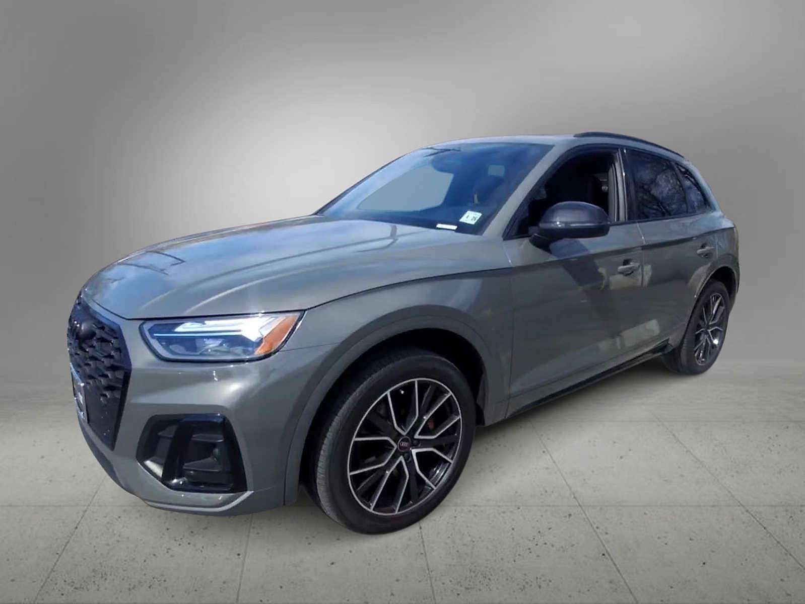 Thumbnail: 2023 Audi SQ5 - 4