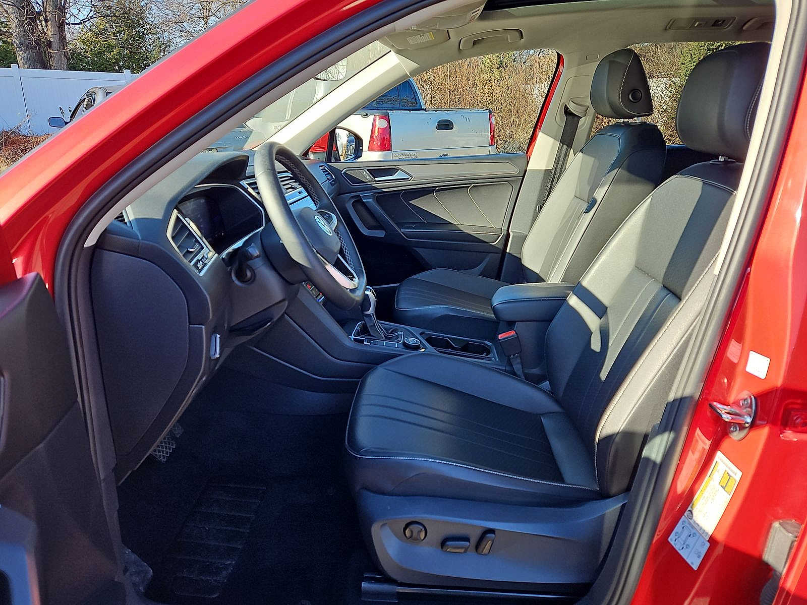 Thumbnail: 2022 Volkswagen Tiguan - 11