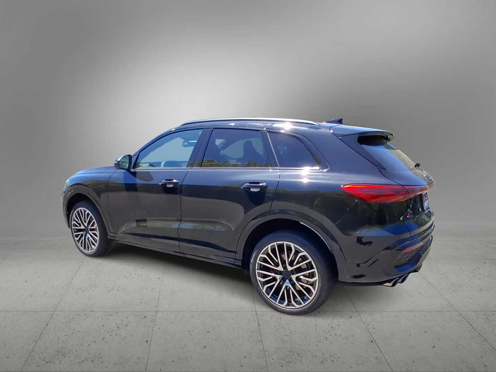 Thumbnail: 2026 Audi SQ5 - 6