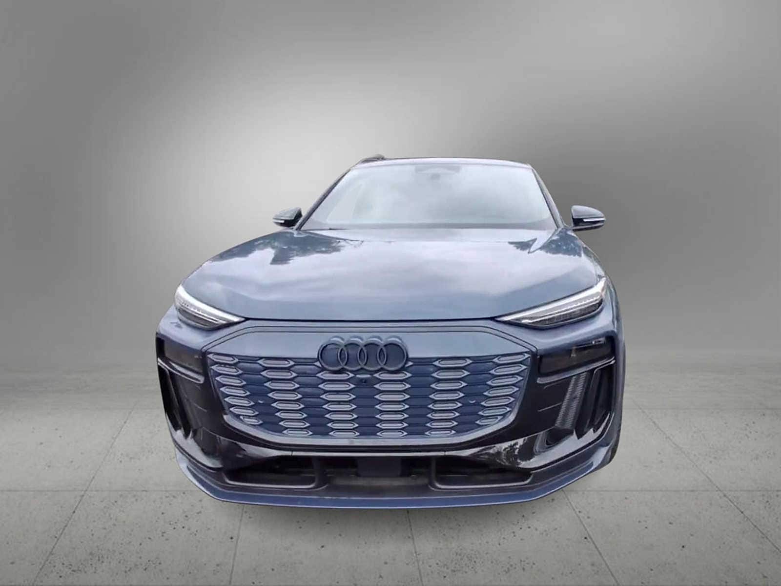 Thumbnail: 2025 Audi SQ6 e-tron - 3
