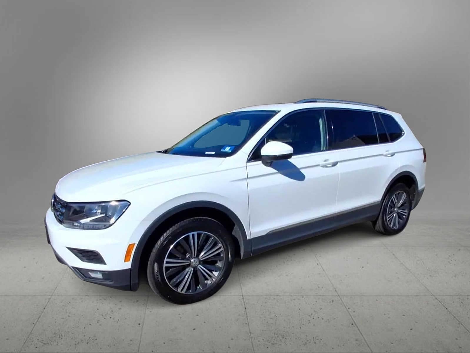 Thumbnail: 2018 Volkswagen Tiguan - 4