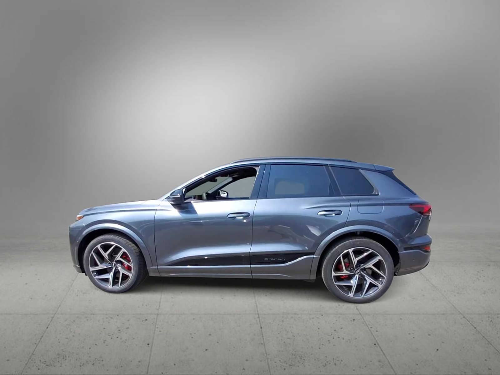 Thumbnail: 2025 Audi SQ6 e-tron - 5