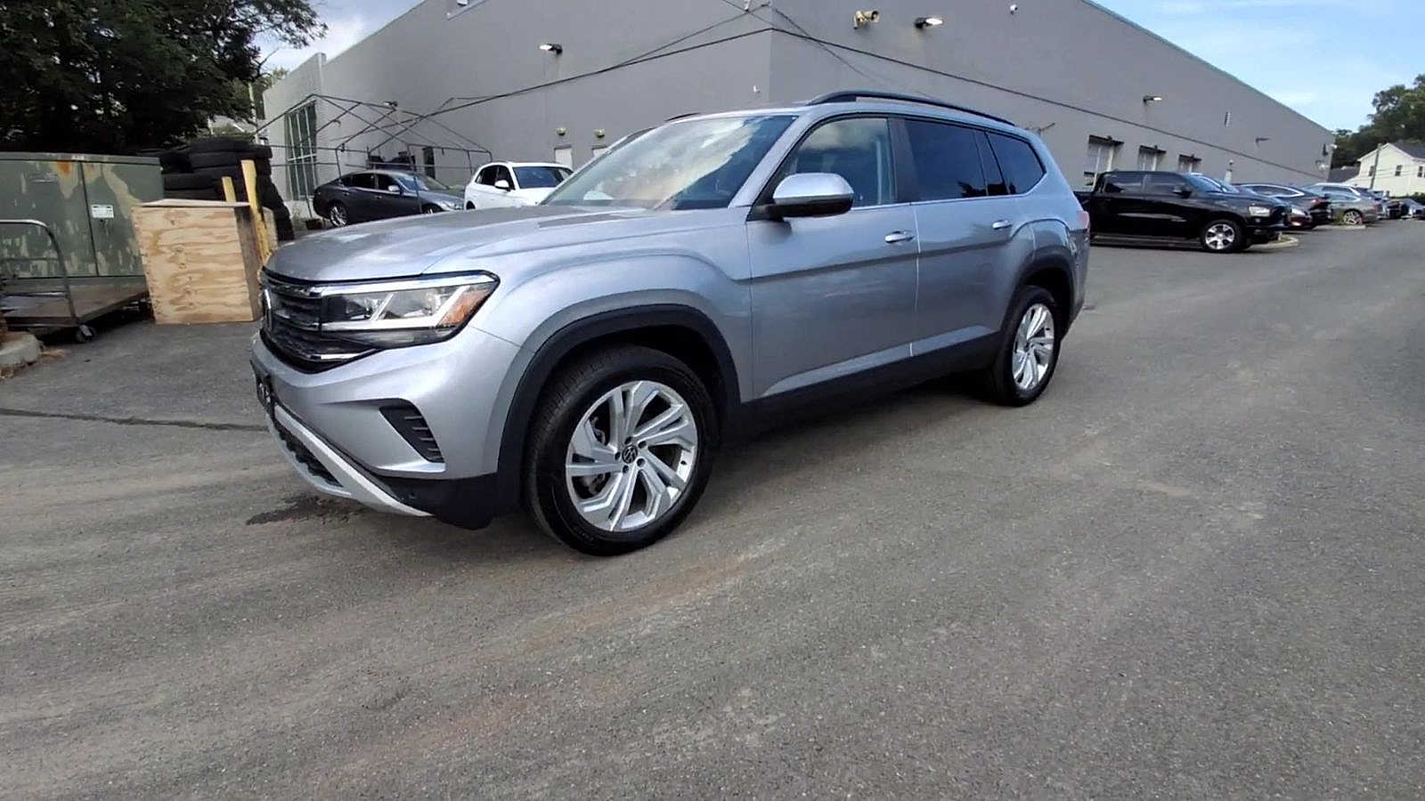 Thumbnail: 2022 Volkswagen Atlas - 4