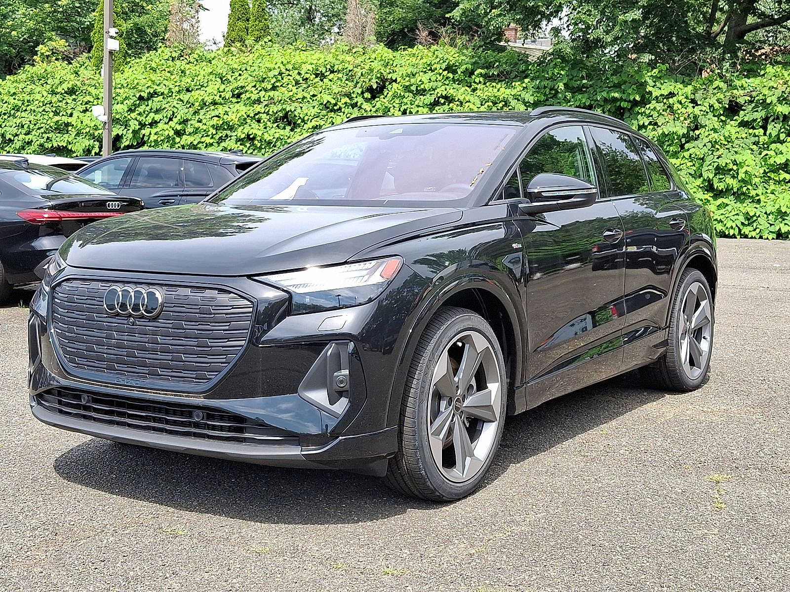 Thumbnail: 2025 Audi Q4 e-tron - 10