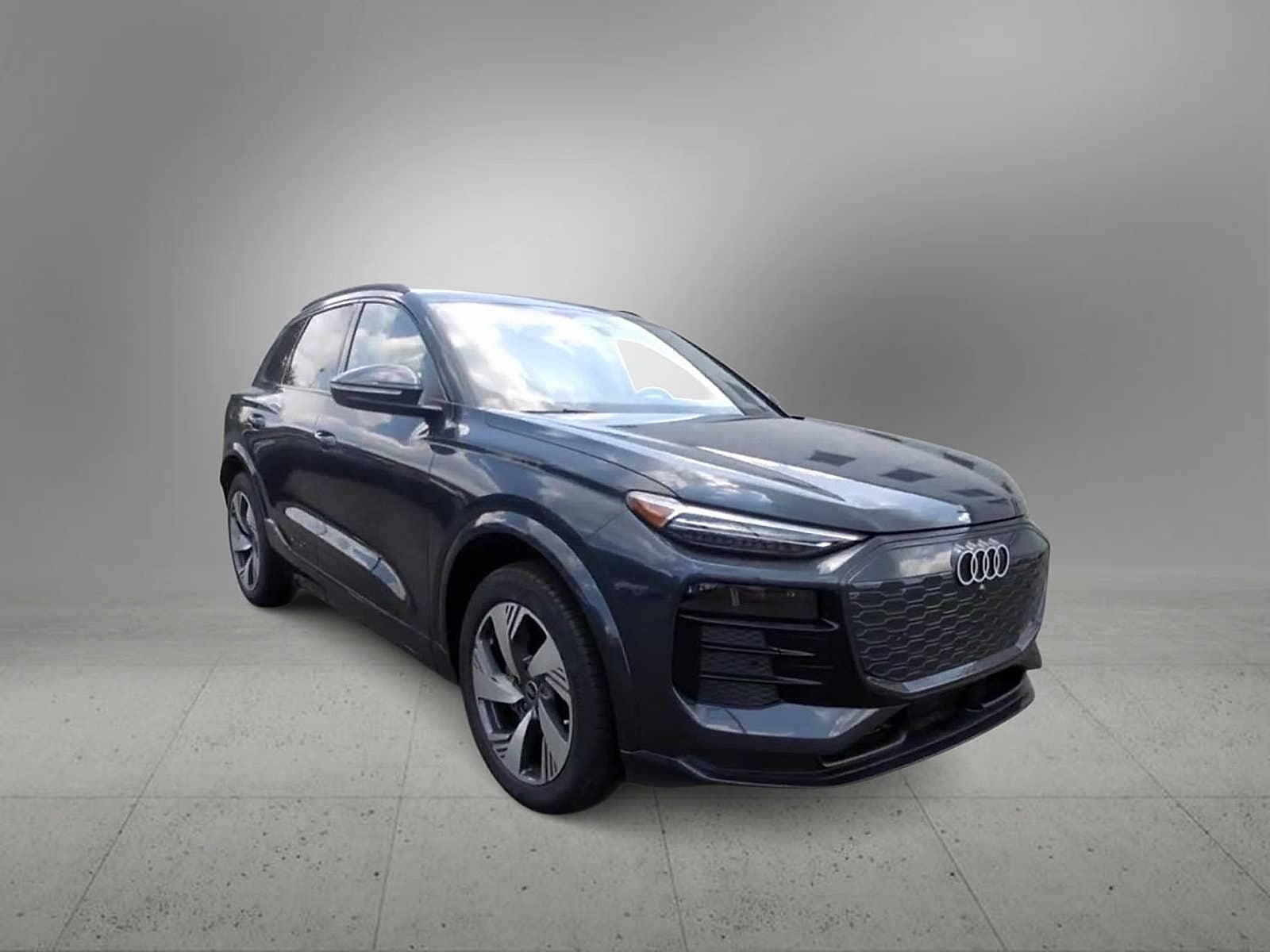 Thumbnail: 2025 Audi Q6 e-tron - 2