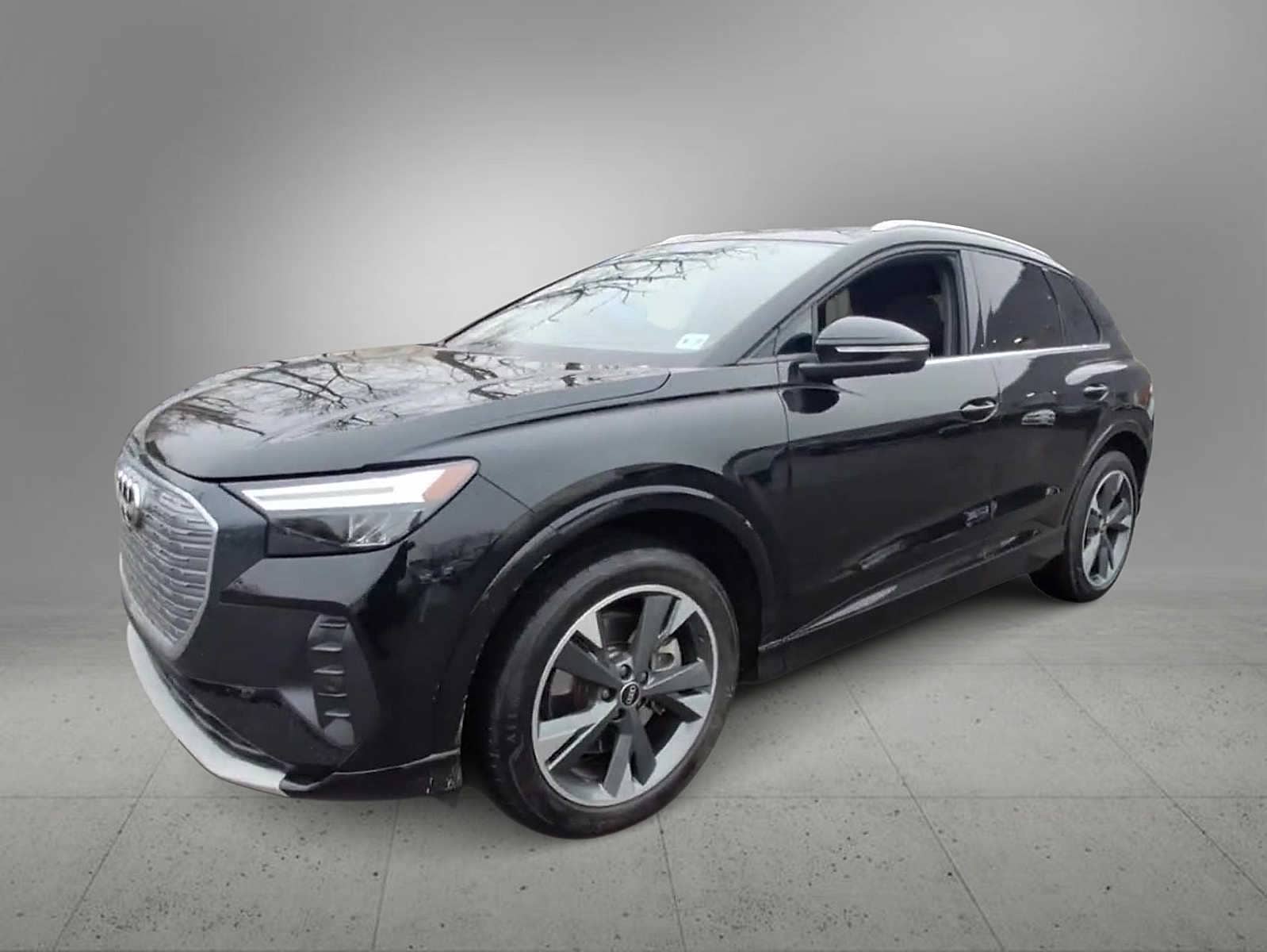 Thumbnail: 2022 Audi Q4 e-tron - 4