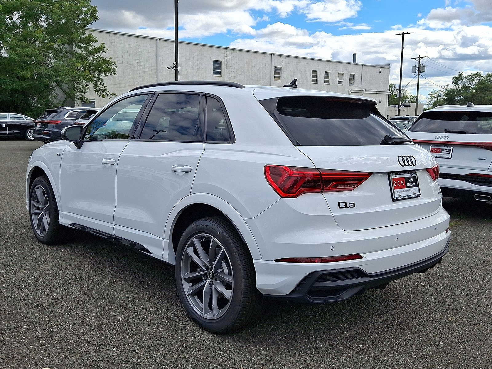 Thumbnail: 2025 Audi Q3 - 11