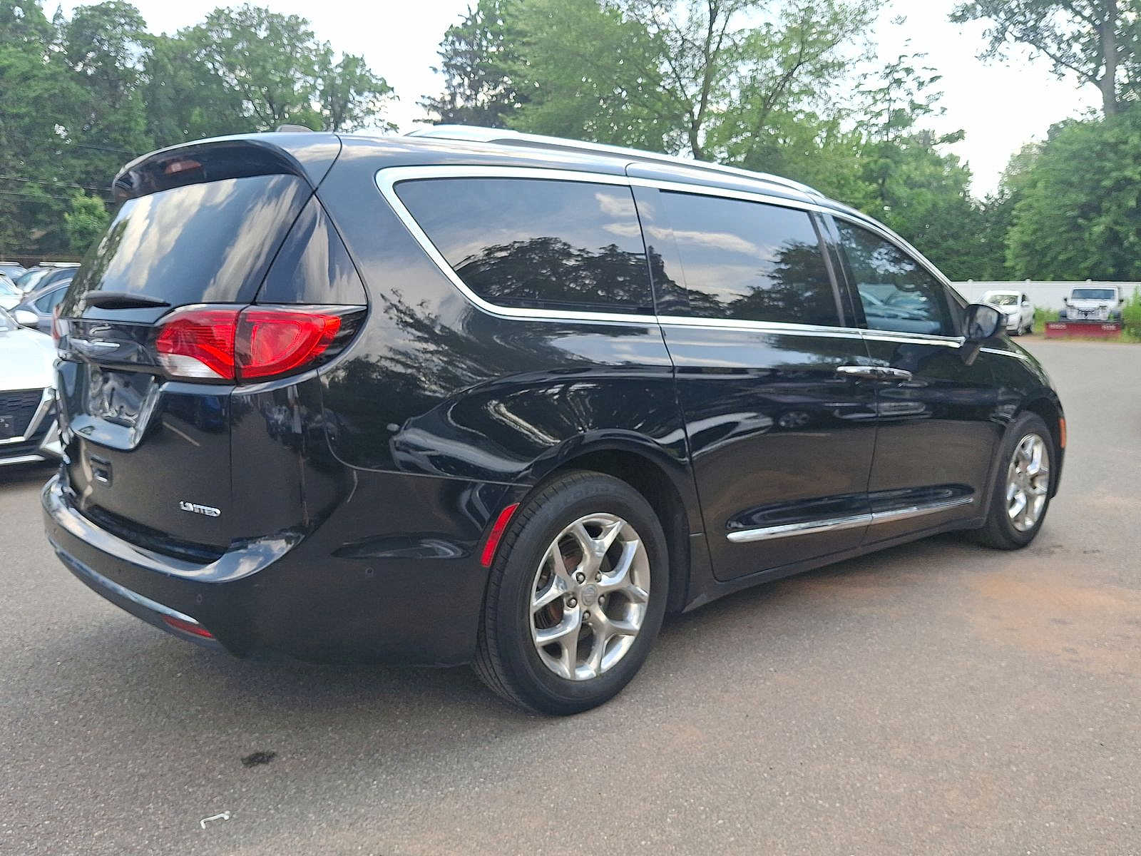 Thumbnail: 2017 Chrysler Pacifica - 25