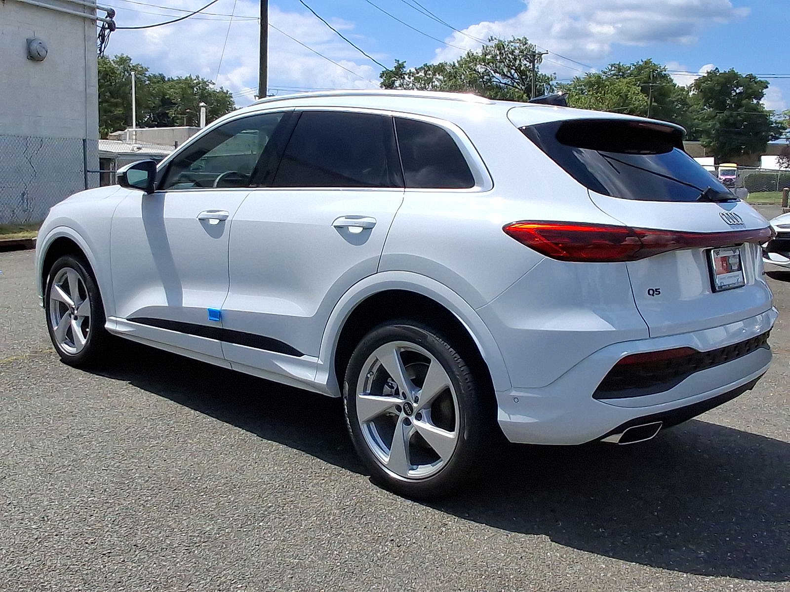 Thumbnail: 2025 Audi Q5 - 19