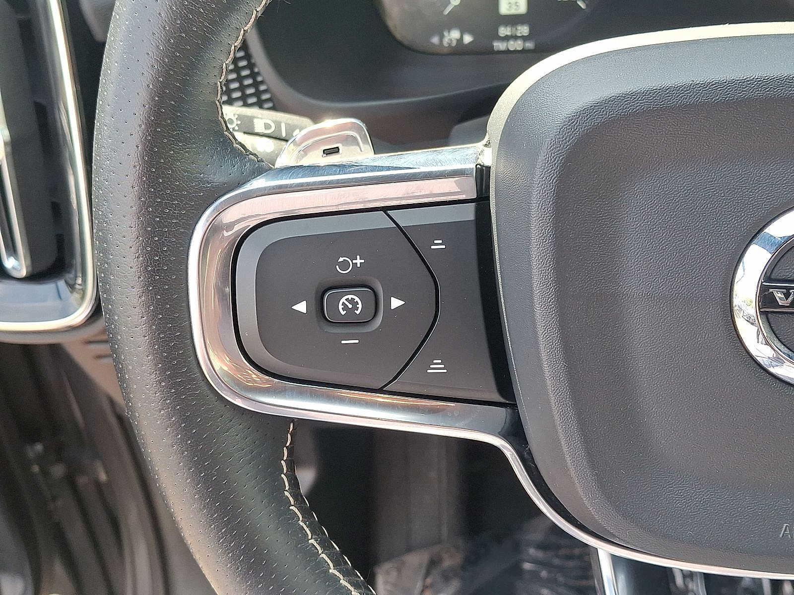 Thumbnail: 2019 Volvo XC40 - 17