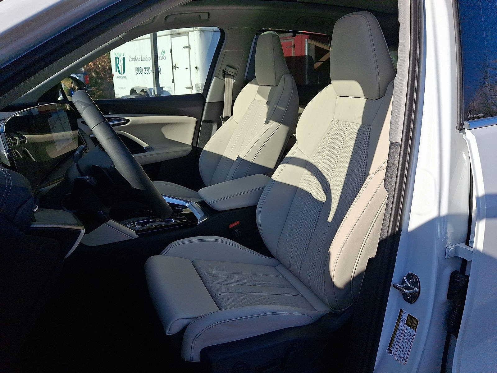 Thumbnail: 2025 Audi Q5 - 13