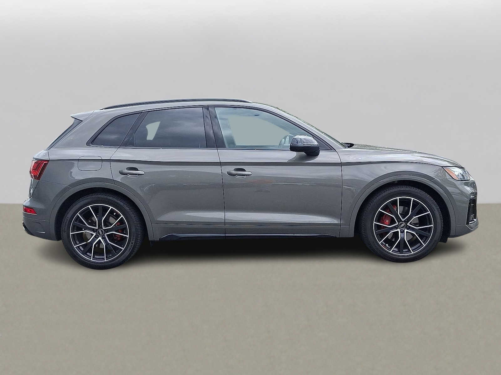 Thumbnail: 2023 Audi SQ5 - 25