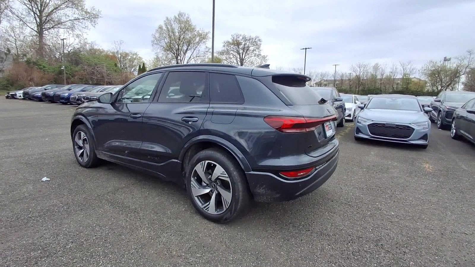 Thumbnail: 2025 Audi Q6 e-tron - 6