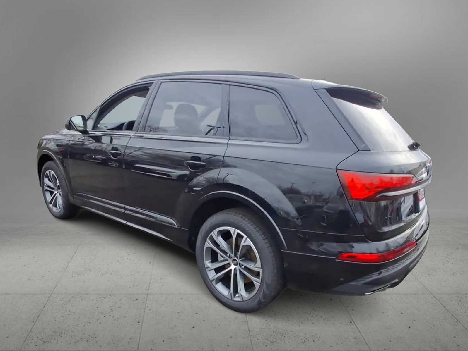 Thumbnail: 2026 Audi Q7 - 6