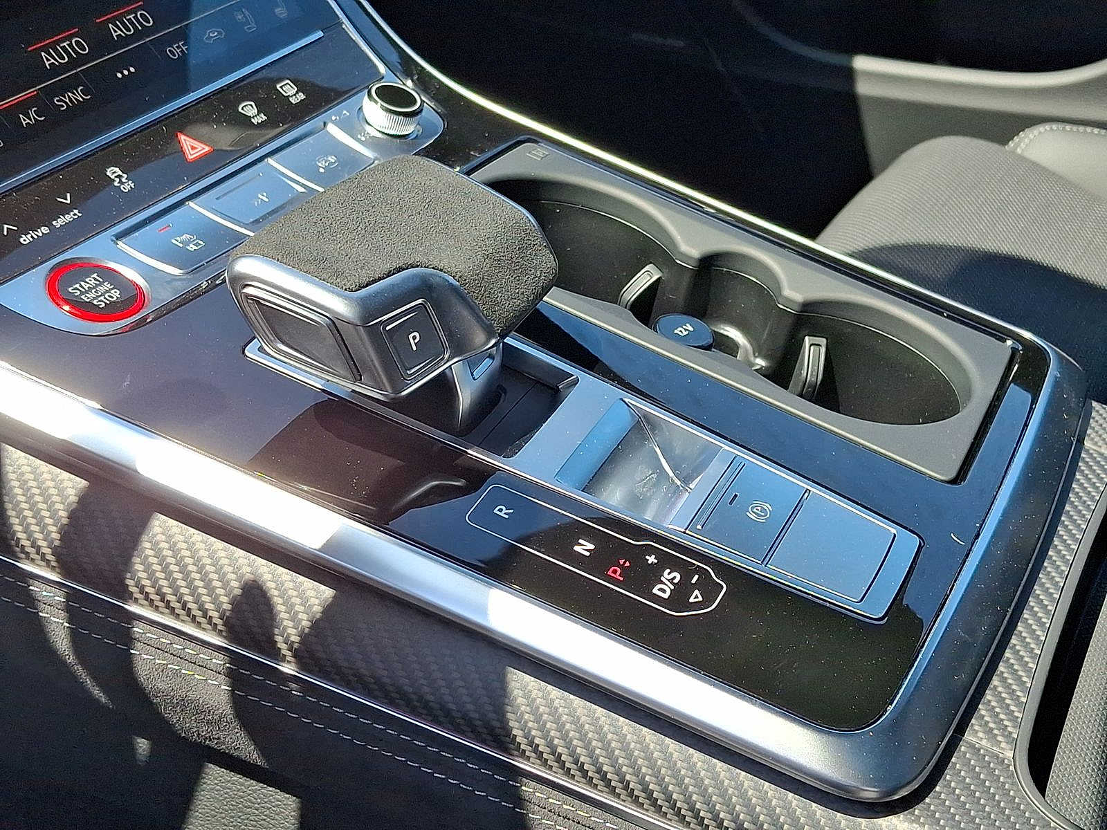 Thumbnail: 2026 Audi RS Q8 - 14