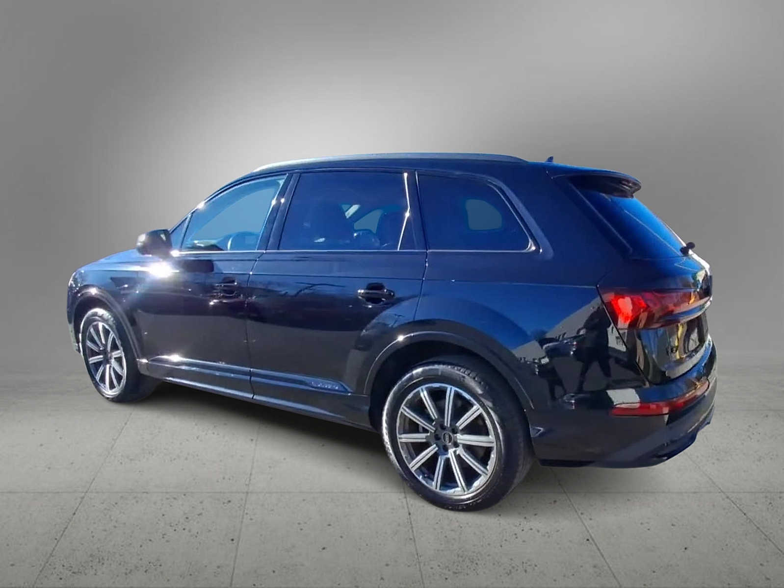 Thumbnail: 2023 Audi Q7 - 6