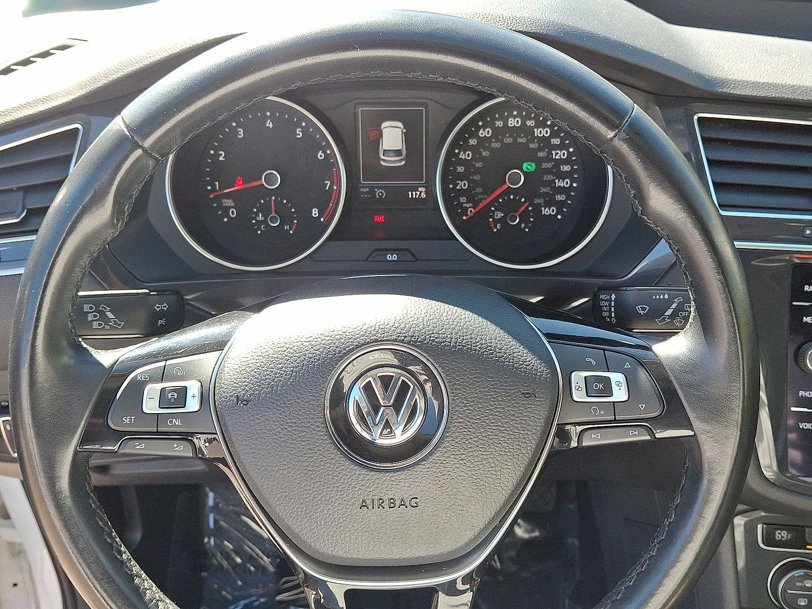 Thumbnail: 2018 Volkswagen Tiguan - 16