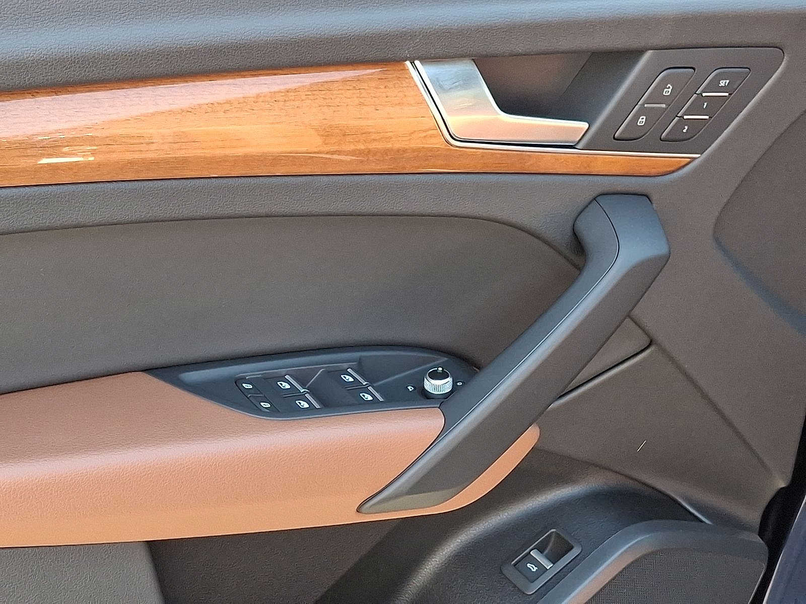 Thumbnail: 2023 Audi Q5 - 10