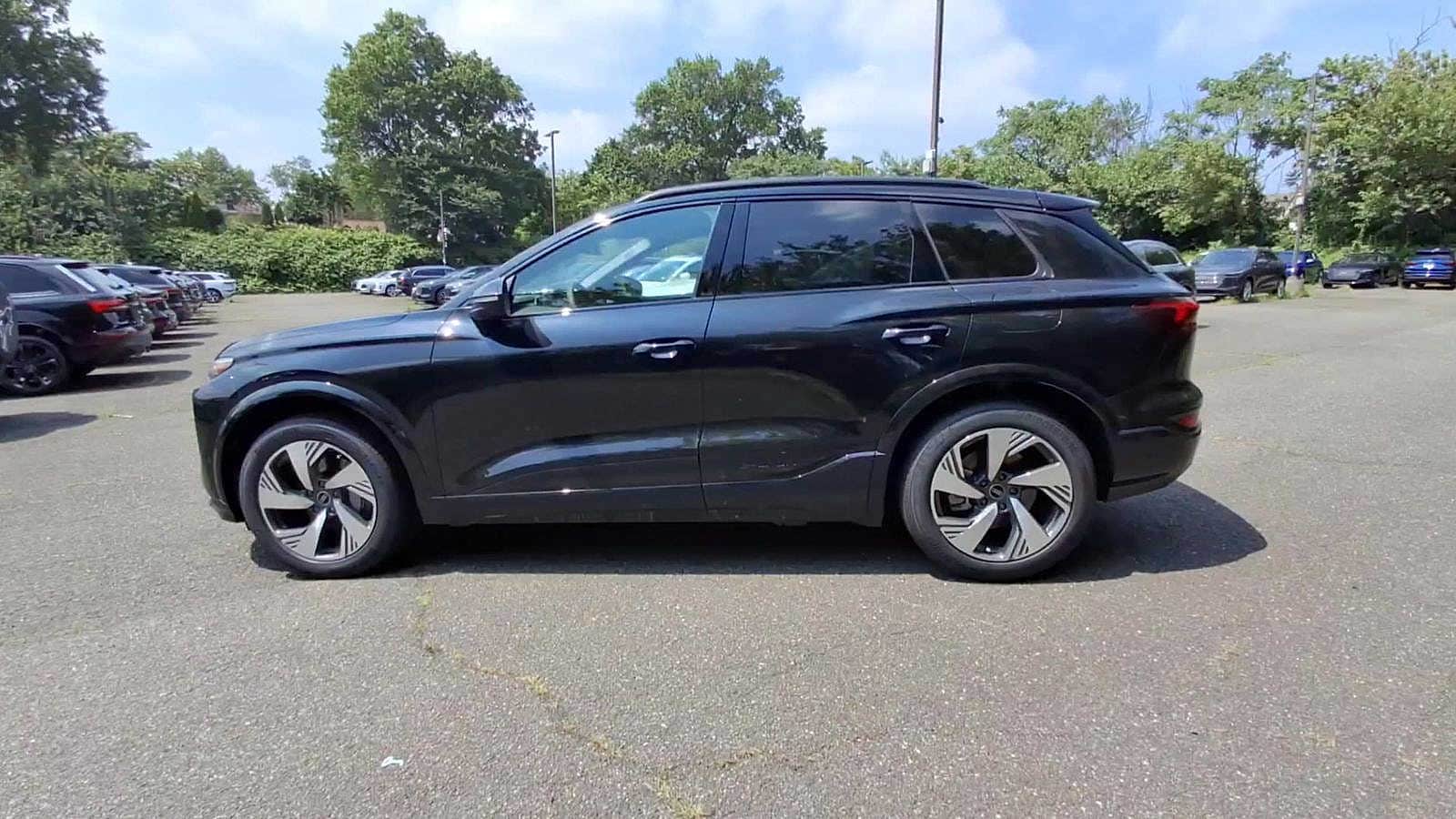 Thumbnail: 2025 Audi Q6 e-tron - 5