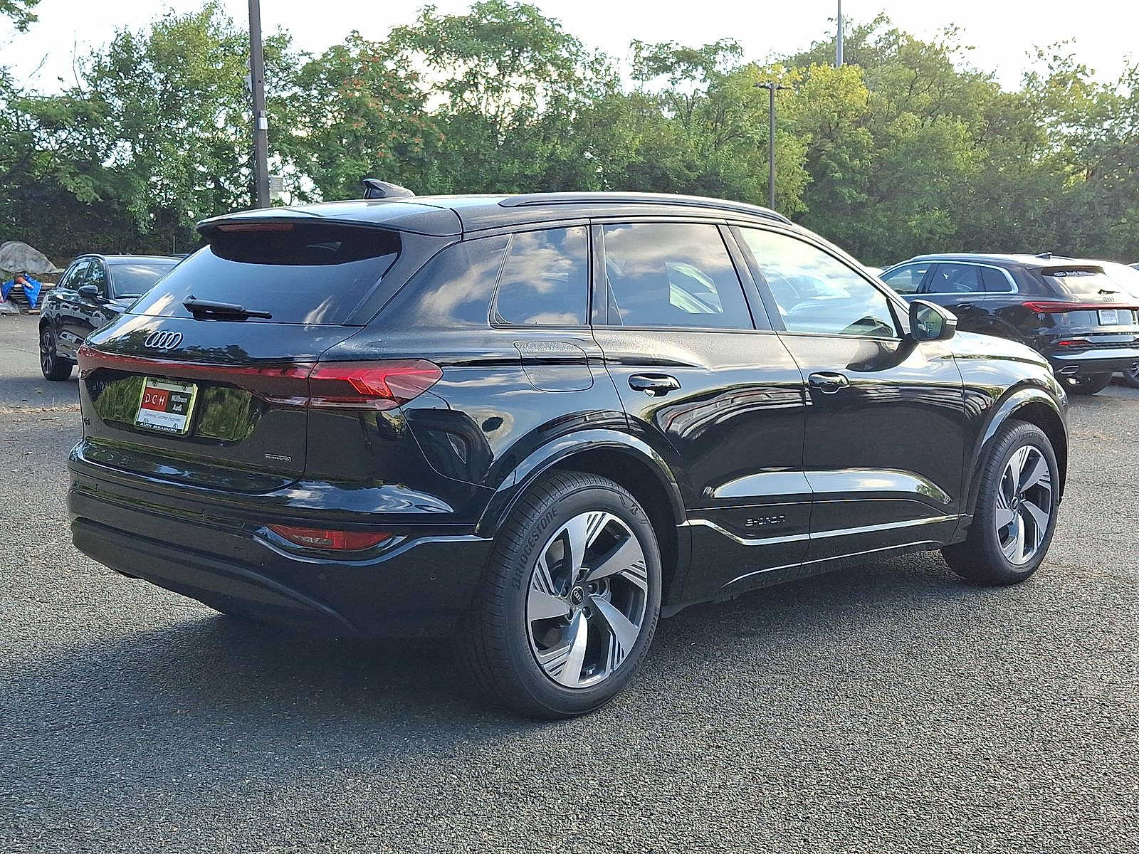 Thumbnail: 2025 Audi Q6 e-tron - 12