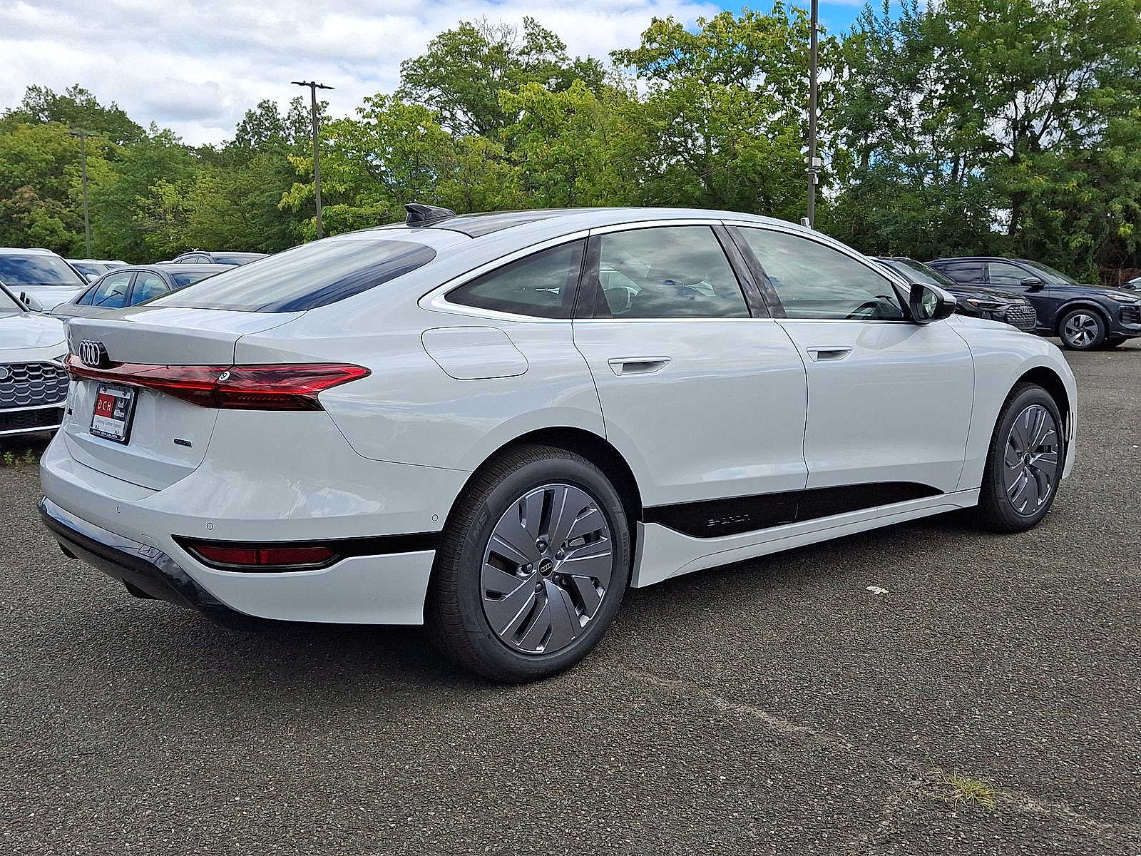 Thumbnail: 2025 Audi e-tron S - 12