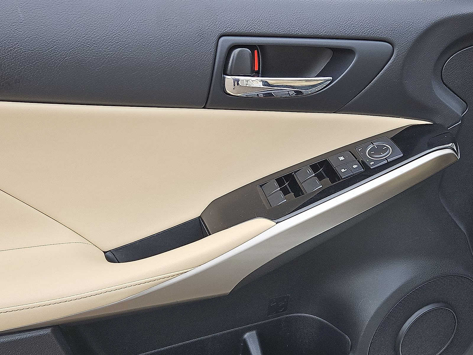 Thumbnail: 2016 Lexus IS - 10