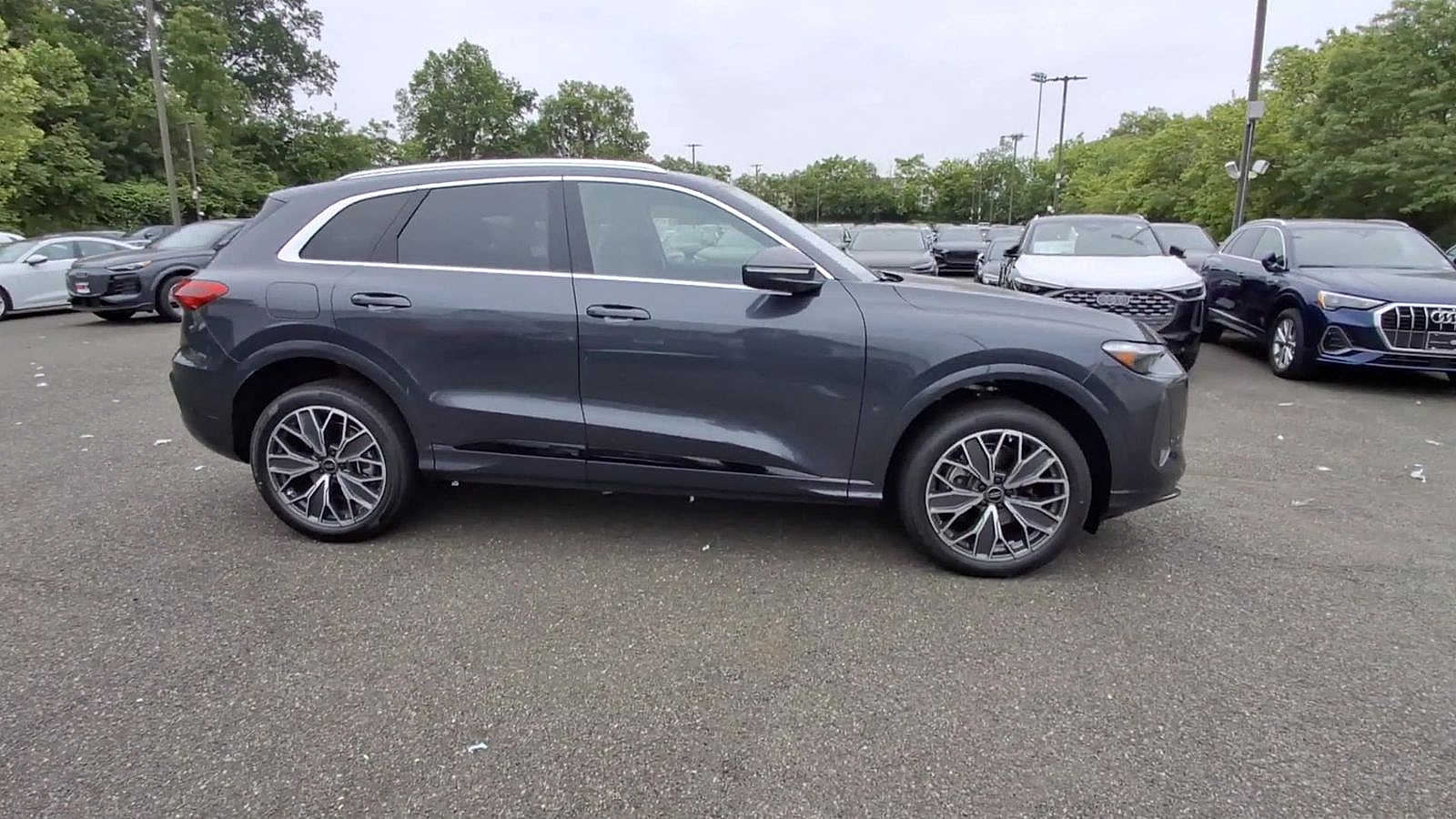 Thumbnail: 2025 Audi Q5 - 9