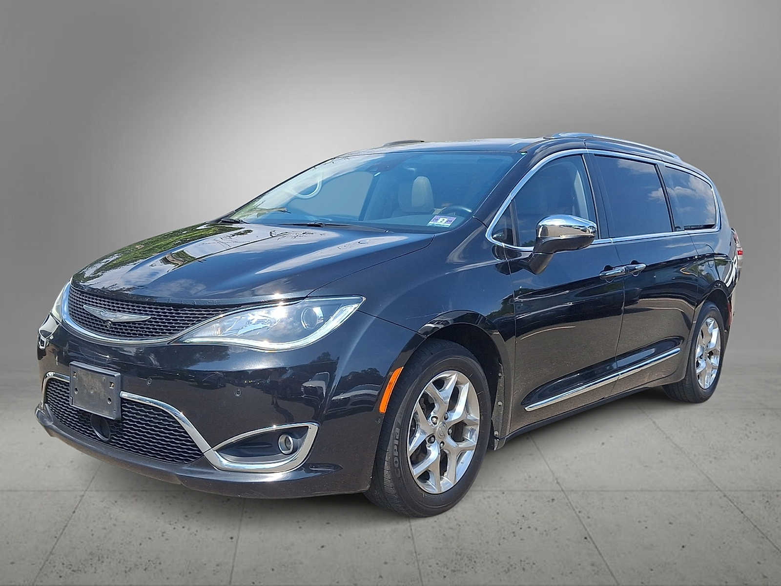 2017 Chrysler Pacifica Limited -
                  Maplewood, NJ