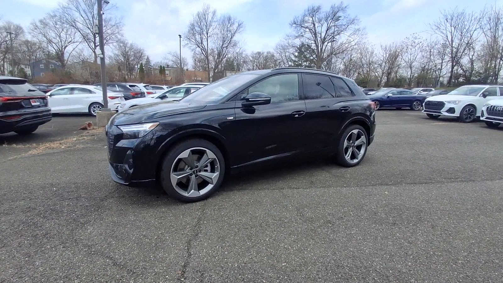 Thumbnail: 2025 Audi Q4 e-tron - 4