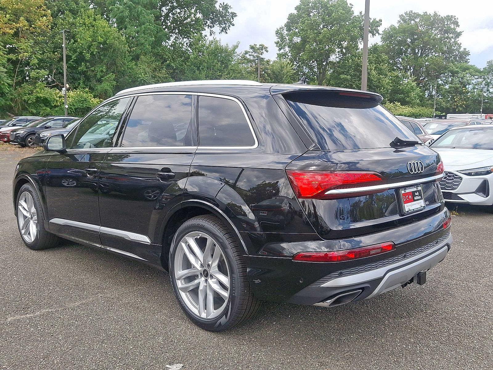 Thumbnail: 2025 Audi Q7 - 11