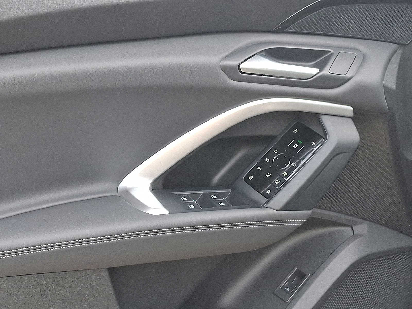 Thumbnail: 2025 Audi Q5 - 10