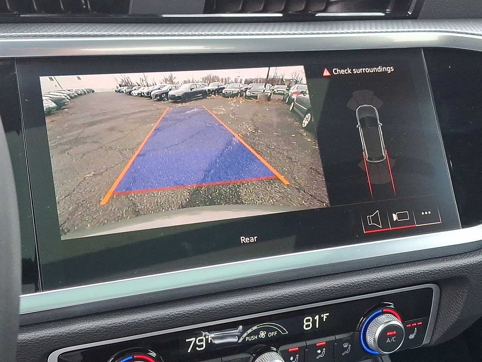 Thumbnail: 2025 Audi Q3 - 15