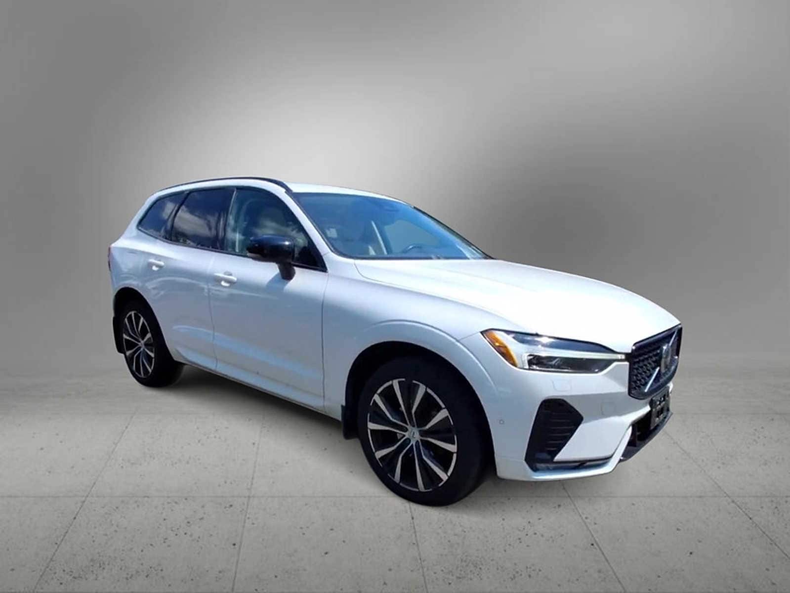 2023 Volvo XC60 B5 Plus 2