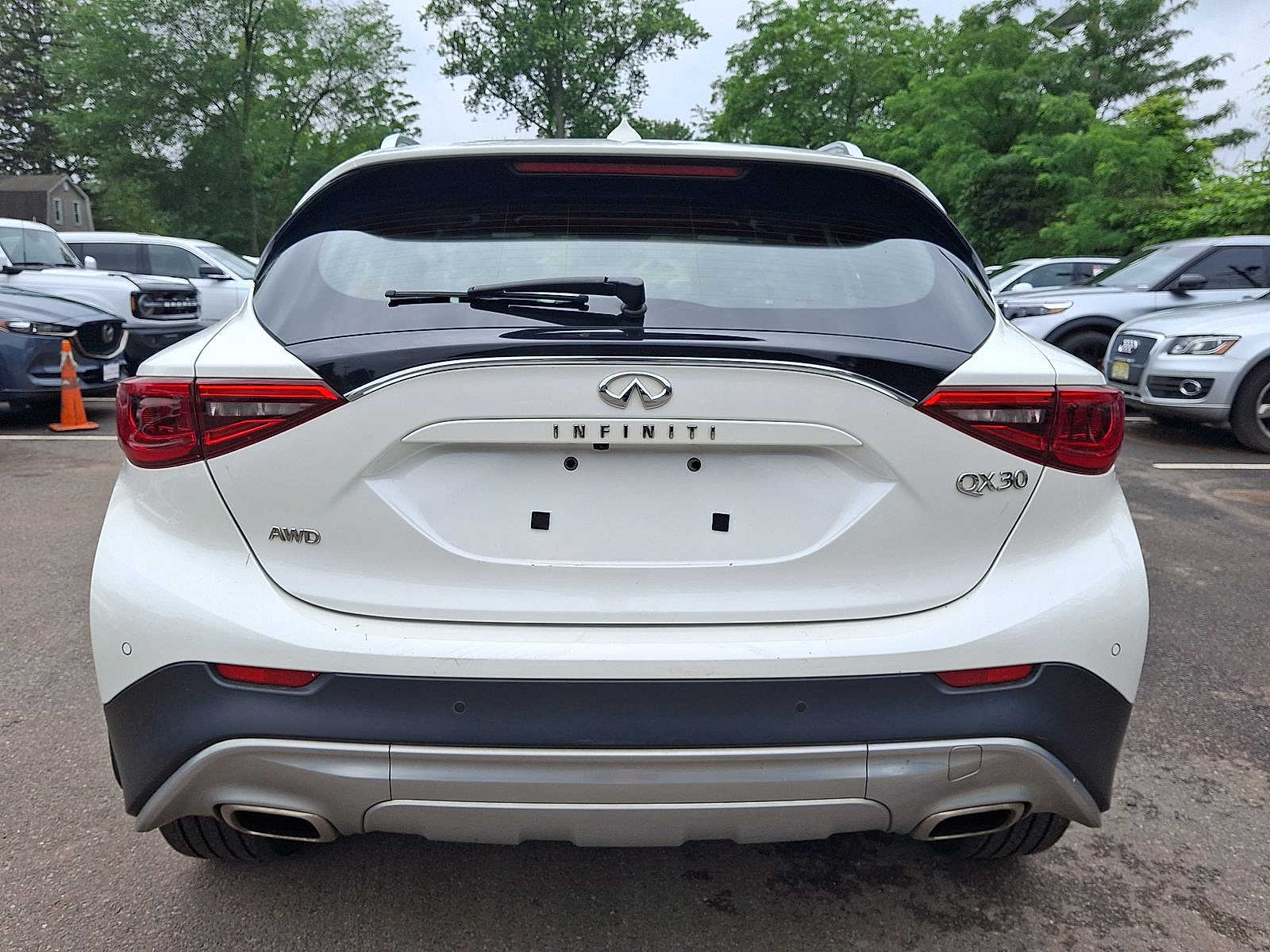 Thumbnail: 2017 INFINITI QX30 - 23