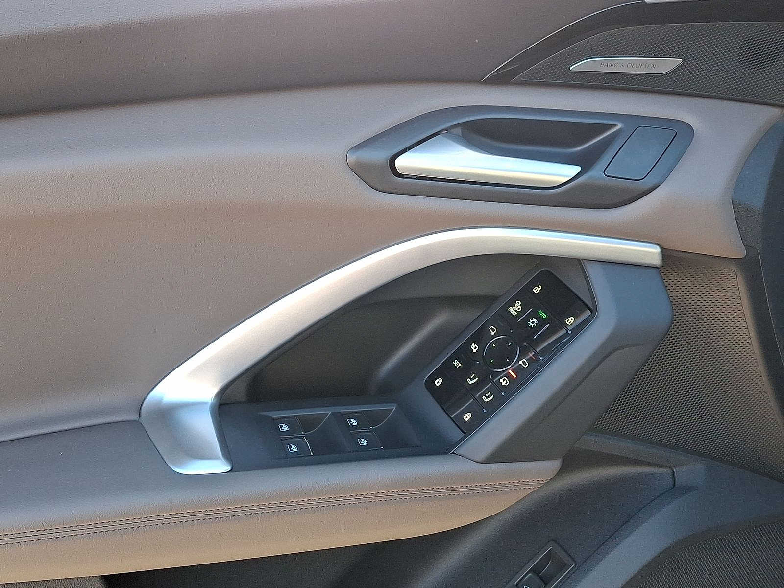 Thumbnail: 2025 Audi Q5 - 10