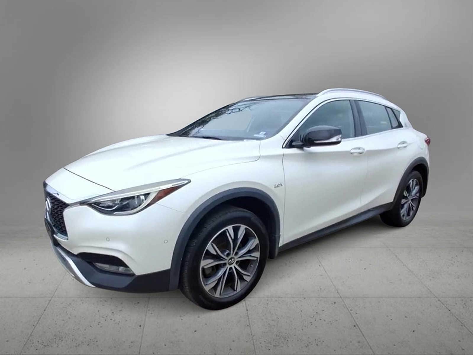 Thumbnail: 2017 INFINITI QX30 - 4