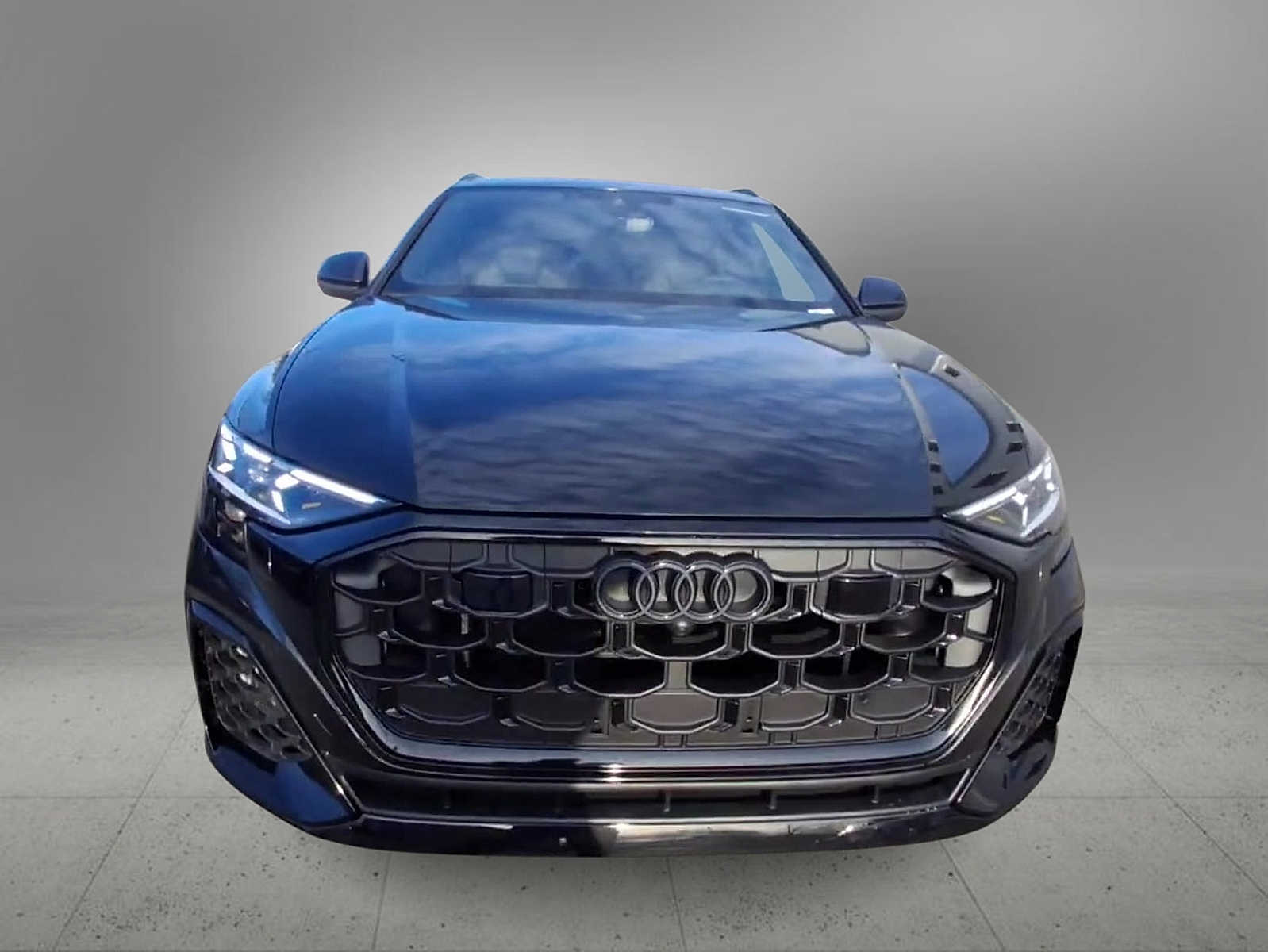 Thumbnail: 2026 Audi SQ8 - 3