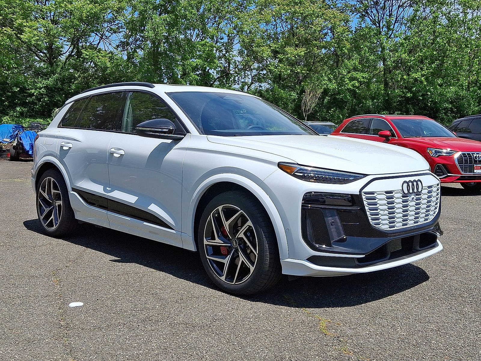 Thumbnail: 2025 Audi SQ6 e-tron - 10