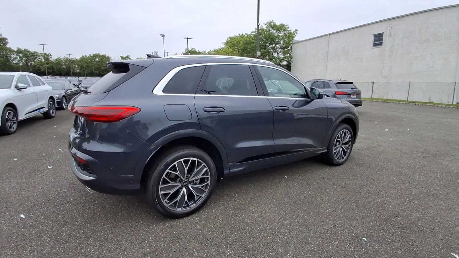 Thumbnail: 2025 Audi Q5 - 8