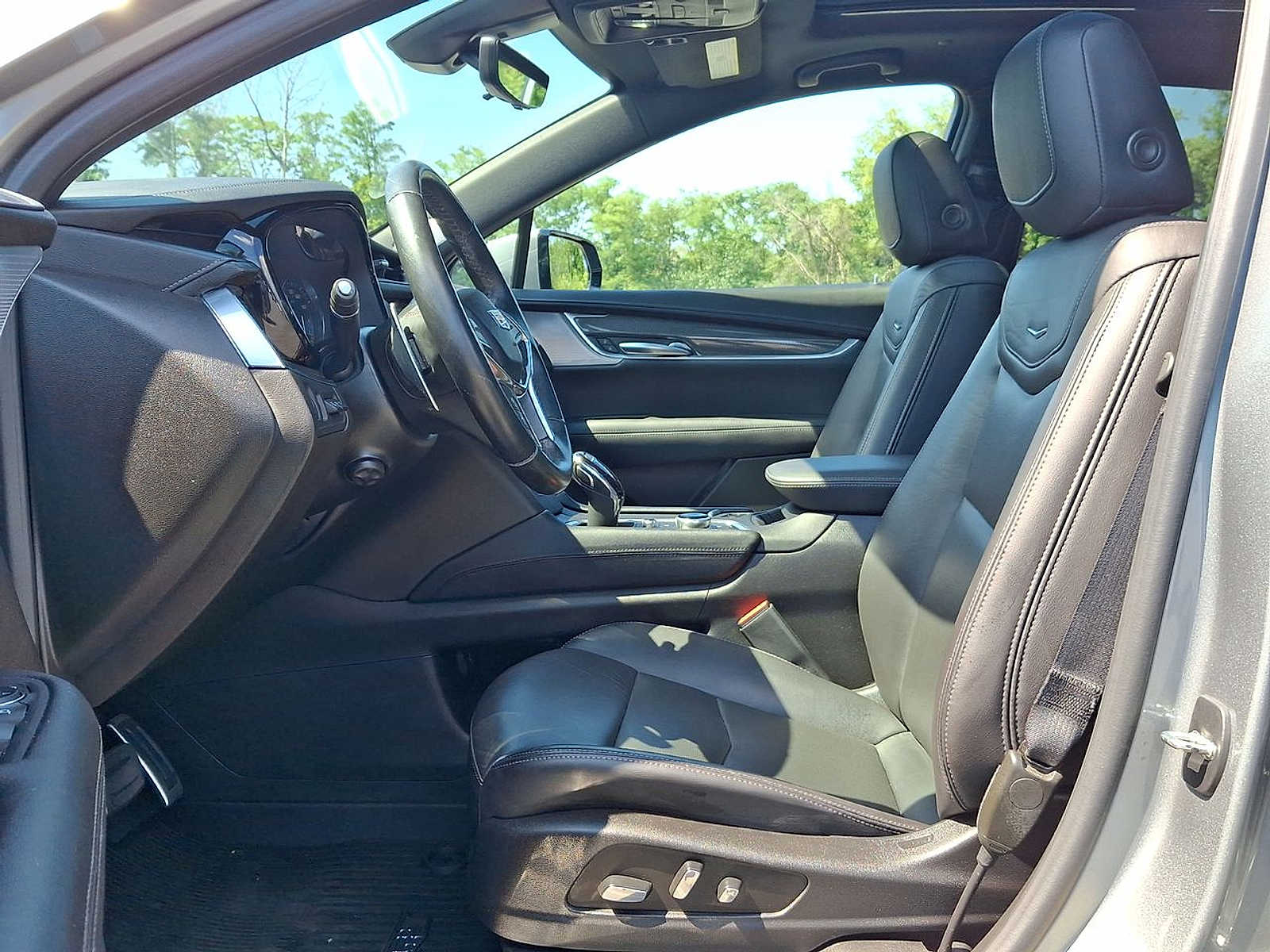 Thumbnail: 2023 Cadillac XT5 - 17