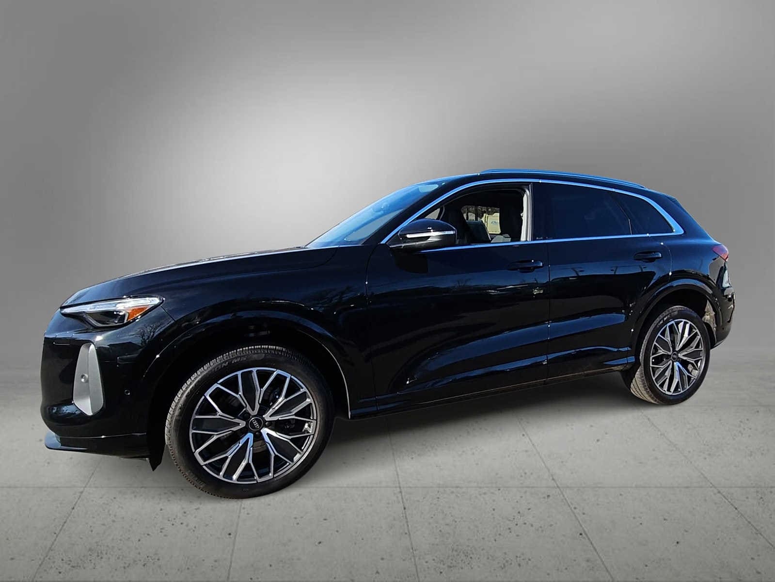 Thumbnail: 2025 Audi Q5 - 4